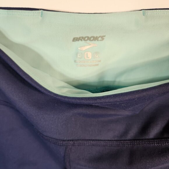 Women's Blue Brooks Capri Leggings. Size Large - Picture 4 of 9